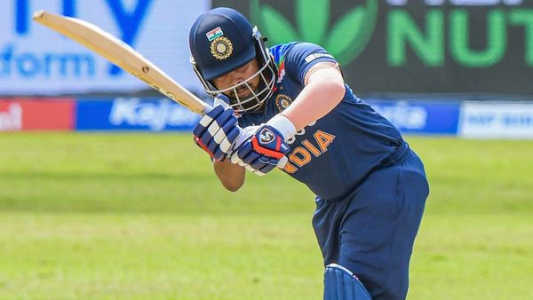 शॉ को बाहर देख हैरानी होती है