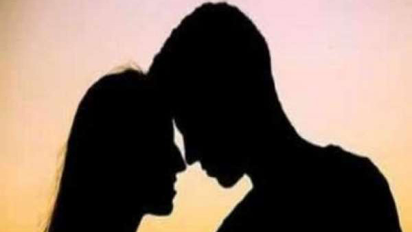 शिक्षक को हुआ छात्रा से प्यार! शिक्षक को हुआ छात्रा से प्यार!