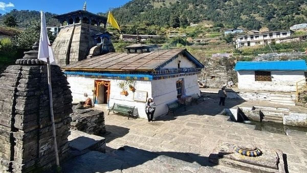 मंदिर की स्थापना आदि शंकराचार्य ने की थी