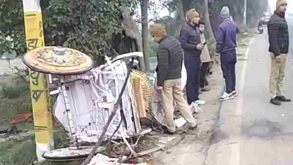 Meerut Truck rammed into tractor while blowing up buggy 4 including horse died on the spot