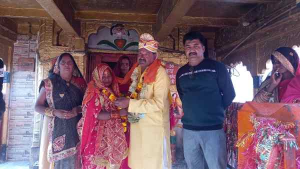 35 बाराती भी हुए शामिल