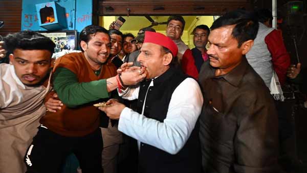 किसानों की आय दोगुनी नहीं हुई और बेरोजगारी चरम पर