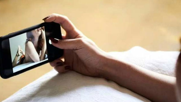 पूरे कपड़े उतारकर अश्‍लील हरकतें कर किया उत्‍तेजित 