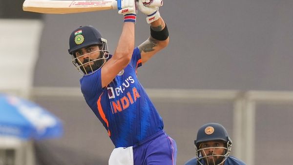 विराट से कप्तानी नहीं छोड़ने को कहा था विराट से कप्तानी नहीं छोड़ने को कहा था