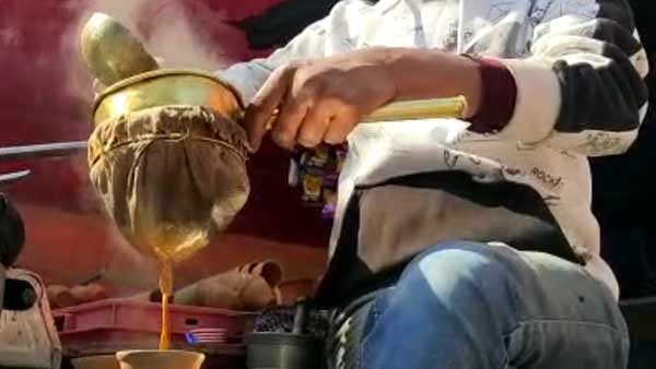 10 और 15 रुपए में पिलाई गई चाय