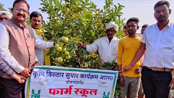 प्राकृतिक कृषि कार्य माला भी सिखाई