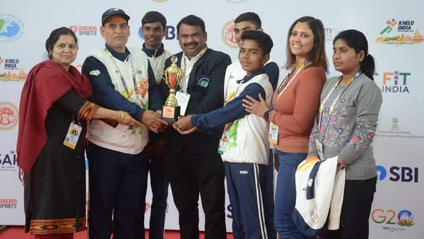 महाराष्ट्र को चैम्पियन ट्राफी प्रदान की गई