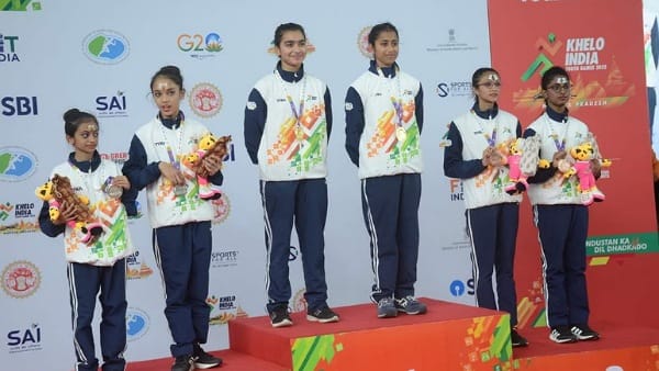 चैम्पियन ट्राफी प्रदान की गई