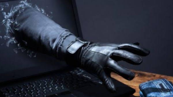 झांसा देकर भोपाल के कारोबारी से ऐंठे 24 लाख रुपये झांसा देकर भोपाल के कारोबारी से ऐंठे 24 लाख रुपये