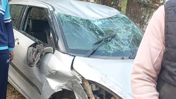 भोपाल में तेज रफ्तार कार ने बुजुर्ग को 100 मीटर तक घसीटा भोपाल में तेज रफ्तार कार ने बुजुर्ग को 100 मीटर तक घसीटा
