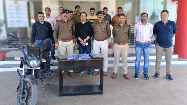 क्राइम ब्रांच ने बुजुर्ग महिला से हुई लूट का किया खुलासा क्राइम ब्रांच ने बुजुर्ग महिला से हुई लूट का किया खुलासा
