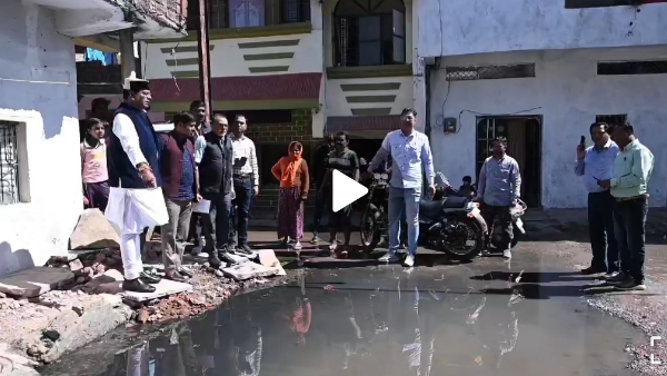 भोपाल में सड़क पर गंदगी देख भड़के मंत्री विश्वास सारंग भोपाल में सड़क पर गंदगी देख भड़के मंत्री विश्वास सारंग