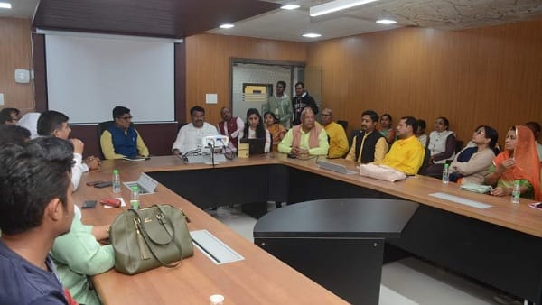 दीप प्रज्वलन का लक्ष्य बड़ा है