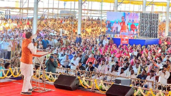 आज बहनें यूनिफॉर्म सिल रहीं: CM