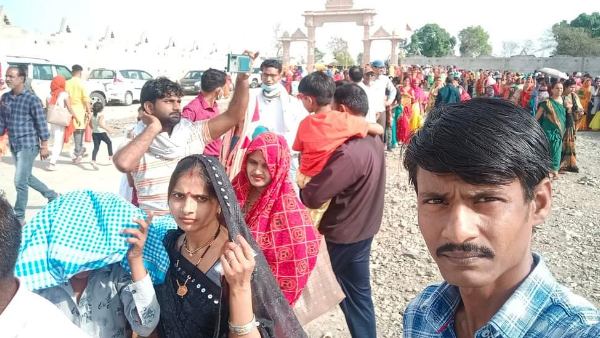 मोबाइल नेटवर्क कमजोर होने से बिछड़े लोग