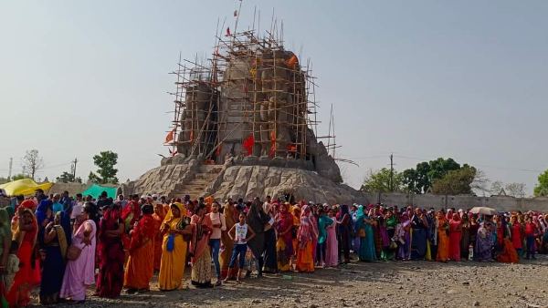 मोबाइल नेटवर्क नहीं होने से बिछड़े लोग