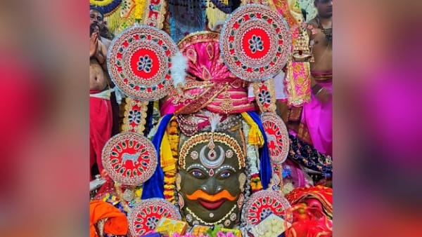 पूजन - अर्चन का सिलसिला जारी 