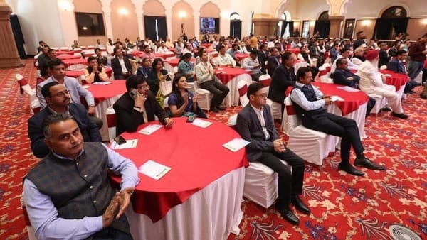 इंदौर को मैं हृदय से बधाई देता हूं इंदौर को मैं हृदय से बधाई देता हूं