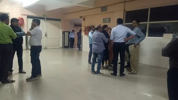 जारी है प्रार्थना का दौर