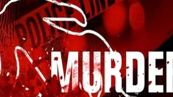 रात में कुल्हाड़ी काटकर मार डाली रात में कुल्हाड़ी काटकर मार डाली