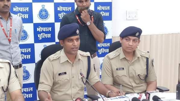 आरोपी असलम ने प्रेमिका अनीता को हत्या की जानकारी बाद में दी आरोपी असलम ने प्रेमिका अनीता को हत्या की जानकारी बाद में दी