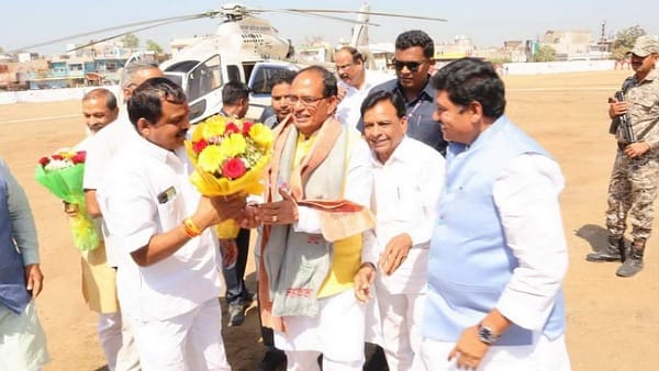 आमजन का अभिवादन स्वीकार किया