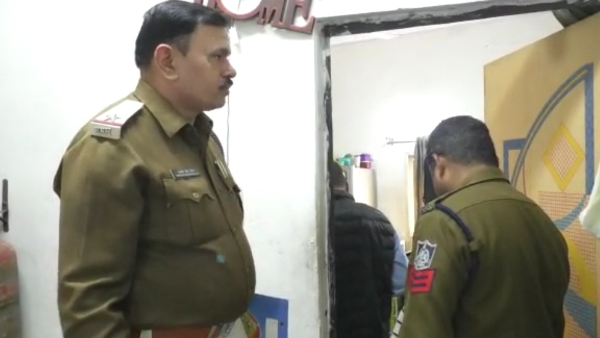 आरोपी मां बेटे का आमना-सामना होने पर मामला हुआ साफ आरोपी मां बेटे का आमना-सामना होने पर मामला हुआ साफ