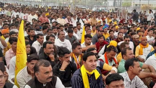 अहीर रेजिमेंट की मांग को लेकर राज्यपाल को सौंपा ज्ञापन