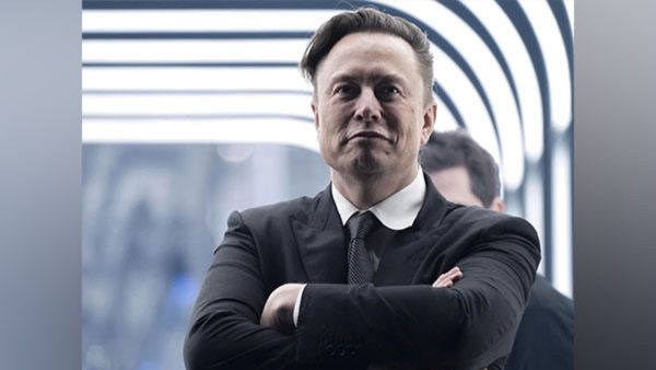 अगरबत्‍ती घुमाते हुए मंत्रों का किया जाप 