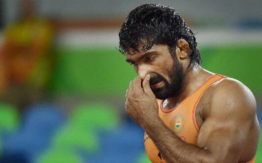 योगेश्वर दत्त की ओर इशारा ? 