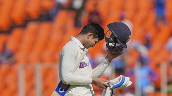 घरेलू सरजमीं पर पहला शतक