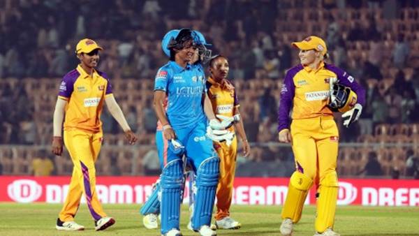 हरमनप्रीत कौर ने की धोनी की बराबरी हरमनप्रीत कौर ने की धोनी की बराबरी