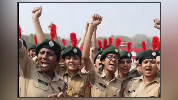 बहादुर महिलाओं को श्रद्धांजलि
