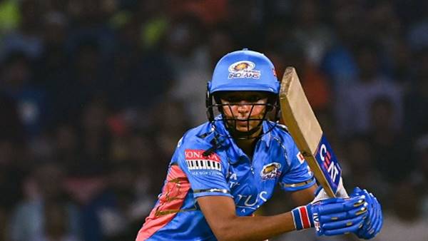 हरमनप्रीत कौर ने जड़ा अर्धशतक हरमनप्रीत कौर ने जड़ा अर्धशतक