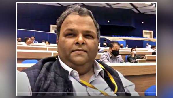 गुंडा बनना है तो पुलिस बनो