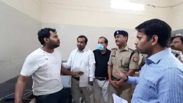 traveler collison with Eco Sports on agra lucknow expressway 4 out of 5 dead belong to same family