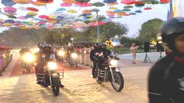 Agra CRPF women commandos took out 1875 Km bike rally under Azadi ka Amrit Mahotsav