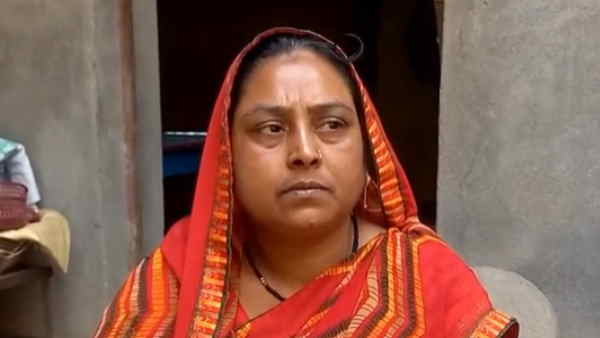 Bhojpuri superstar Akshara Singh reached Akanksha Dubey native village to meet her mother Bhojpuri superstar Akshara Singh reached Akanksha Dubey native village to meet her mother