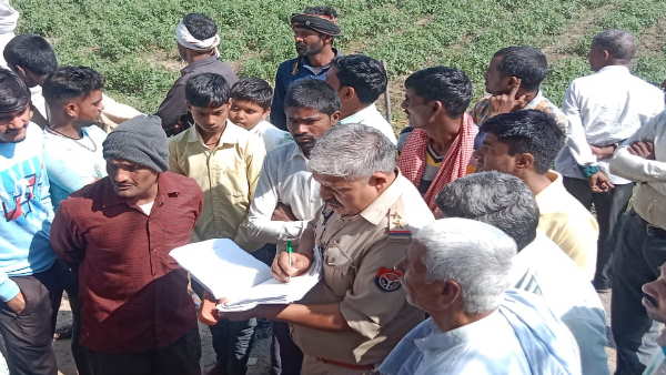 Aligarh There are marks of injuries on the body of an elderly couple found in a temple hut Aligarh There are marks of injuries on the body of an elderly couple found in a temple hut