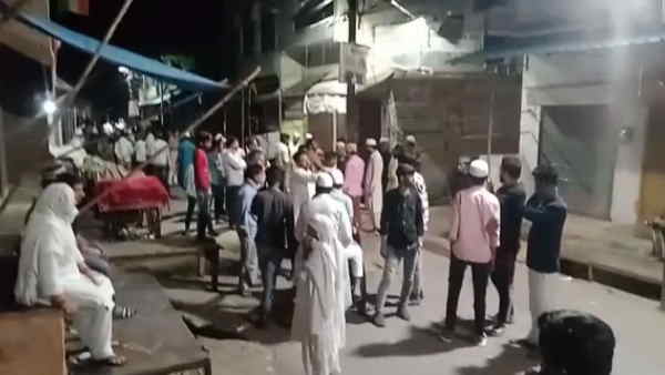 Aligarh son Gulam Uddin killed his parents by doing several attacks with scissors murder 