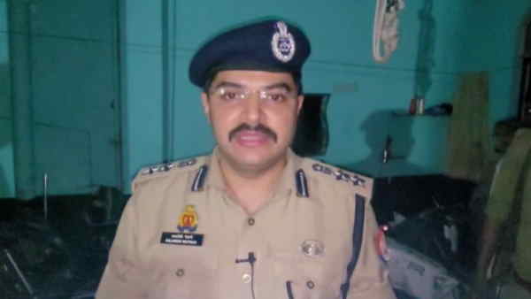 Aligarh son Gulam Uddin killed his parents by doing several attacks with scissors murder 