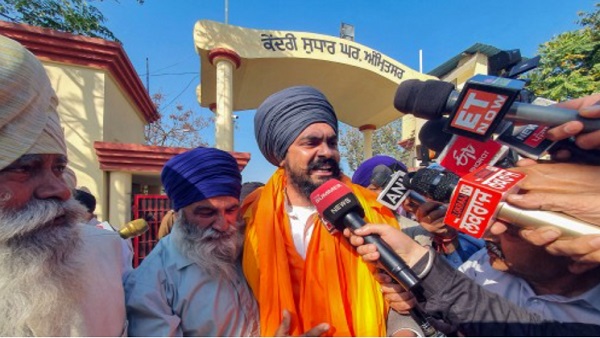 Amritpal Singh Declared Fugitive What does fugitive Meaning Definition CrPC Section 82 in hindi 