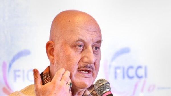 राहुल गांधी पर कटाक्ष करने के लिए एक्‍टर ने पिता की दी सीख का किया जिक्र 