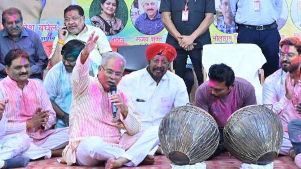 bhupesh baghel holi bhupesh baghel holi