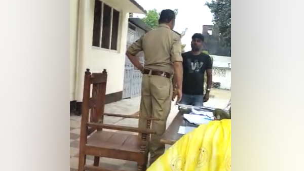 Maharajganj Adarsh Thana sub-inspector slapping man in front of the complainants video went viral