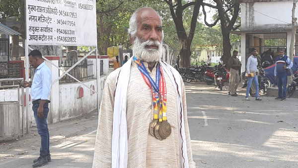 45 KM race at the age of 65 this old runner of Ballia has won medals in countless competitions 45 KM race at the age of 65 this old runner of Ballia has won medals in countless competitions