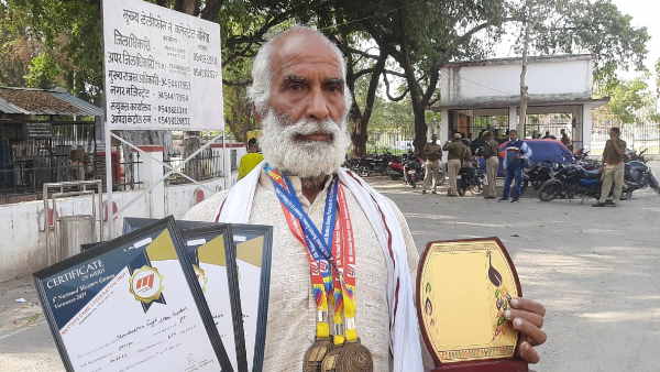 45 KM race at the age of 65 this old runner of Ballia has won medals in countless competitions 45 KM race at the age of 65 this old runner of Ballia has won medals in countless competitions