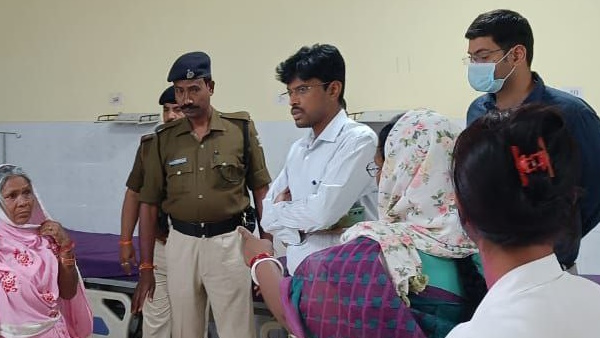 blast in gulerved village bumer panchayat barachatti gaya, dm thiyagarajan visited hospiatl