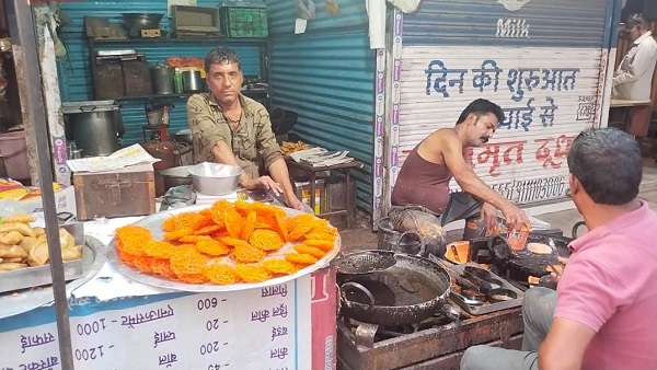 होली की खास मिठाई घेहर, जो पाकिस्तान से आई थी होली की खास मिठाई घेहर, जो पाकिस्तान से आई थी