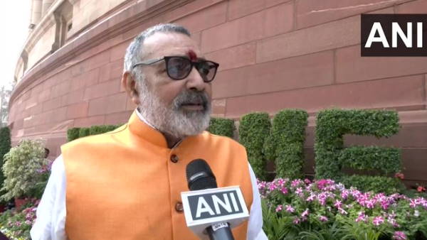 राहुल गांधी पर चले देशद्रोह का केस: गिरिराज सिंह